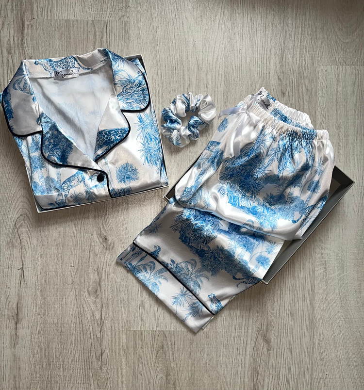 لباسخواب ساتن طرح دیور Blue